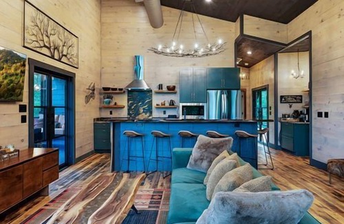 Hidden Lake Cabina | LUXE TREEhouse with amazing view! Perfection! Romantic paradise! Sauna! Slide!