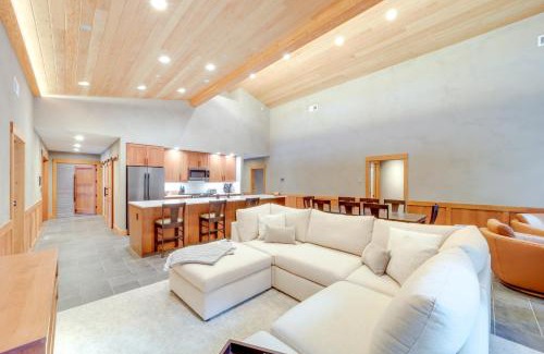 Mazama Casa | Luxe Valley Home with Sauna and Hot Tub Near Mazama