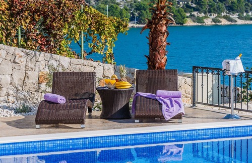 Marina Villa | ¡LUJO! Villa junto al mar!15 minutos del aeropuerto de Split, chimenea, piscina infinita, kayak