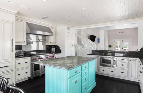 Crystal Shores Casa | Luxe Villa near Beach, Pool + HotTub, Chef's Kitchen | Woodward Way by AvantStay