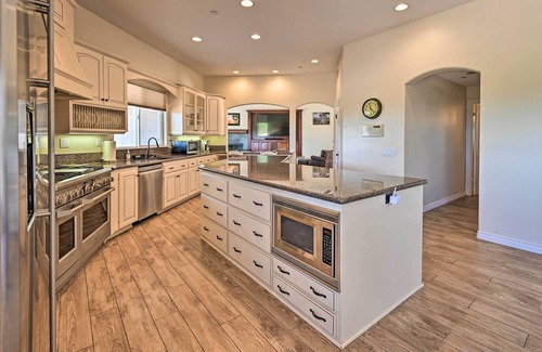 Vista Casa | Luxe Vista Getaway w/ Private Pool & Hot Tub!
