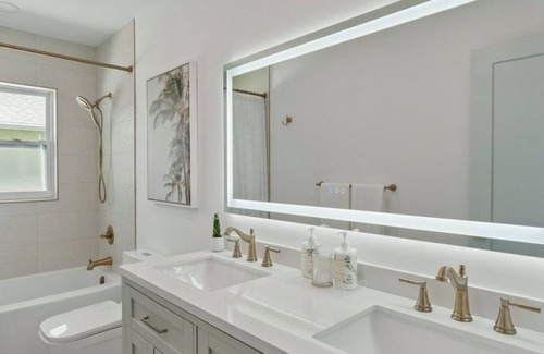 Naples Park Casa | LUXE: Walk to Beach - Designer 4BR w/Pool & Spa