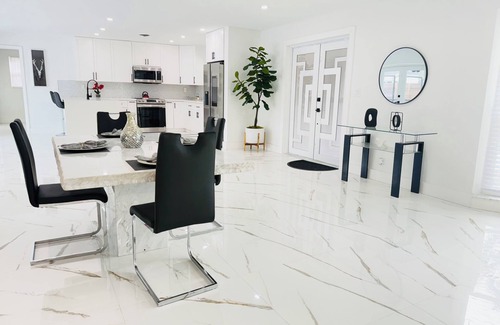 Coral Ridge Isles Casa | Luxe Waterfront Getaway
