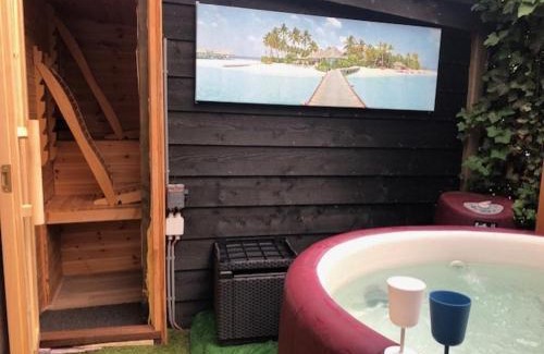 Apeldoorn Zuid Apartamento | Luxe WELLNESS apartment Apeldoorn with JACUZZI and SAUNA