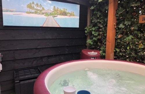 Apeldoorn Zuid Apartamento | Luxe WELLNESS apartment Apeldoorn with JACUZZI and SAUNA
