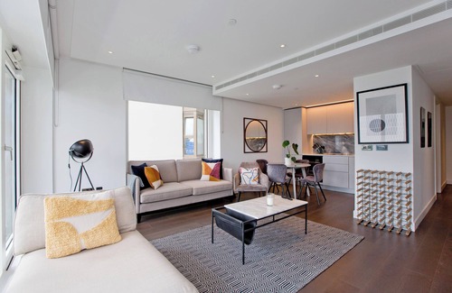 Shepherd's Bush Apartamento | Luxe Westfields Living w/ Balcony&AC