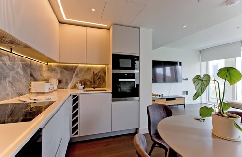Shepherd's Bush Apartamento | Luxe Westfields Living w/ Balcony&AC
