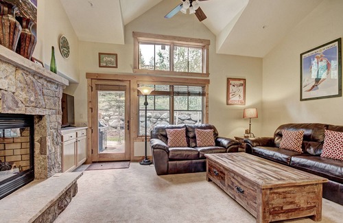 Breckenridge Casa | Luxe Winter - 2br - Stroll To Gondolas + Downtown 2 Bedroom Townhouse by RedAwning