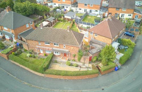 Stoke-on-Trent Casa | Luxehome-3BR-7guest-Freeparking-garden