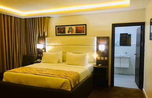 Lekki Phase 1 Hotel | LuxeVilla 42