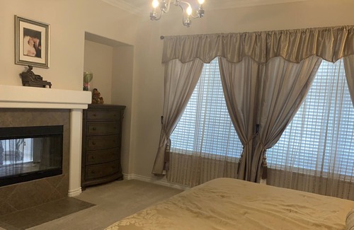 Alessandro Heights Casa | LuxHome Suite C: The luxurious Presidential Suite in a multi-unit-mansion