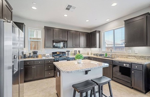 Pittsburg Casa | LuxoStays| ! Spacious, Cozy and Peaceful 5BR House