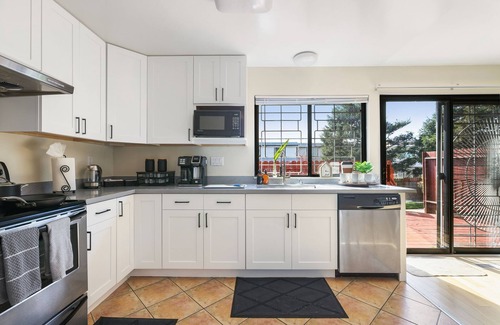 South San Francisco Casa | LuxoStays | Westborough Beauty | 4BR Home in SSF