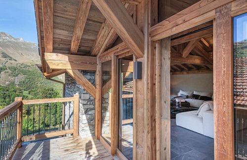 Saint-Martin-de-Belleville Chalet De Esquí | Chalet de Lujo con Piscina, Jacuzzi, Sauna y Hammam para 14 Personas en el Centro de Saint Martin