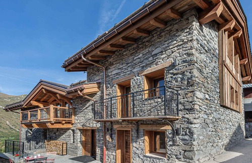 Saint-Martin-de-Belleville Chalet De Esquí | Chalet de Lujo con Piscina, Jacuzzi, Sauna y Hammam para 14 Personas en el Centro de Saint Martin