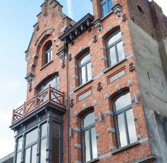 Ronse Casa | Luxueus vakantiehuis in hartje Ronse met 7 slaapkamers & badkamers
