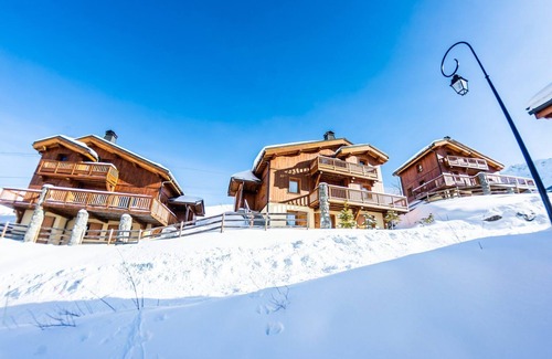 Saint-Francois-Longchamp Casa | Luxury chalets (10p) 5 bed- and 3 bathrooms. In center Saint François Longchamp with ski-in & out.