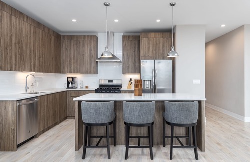 Lower West Side Condominio | Luxuriant, Foodie, Culture,
