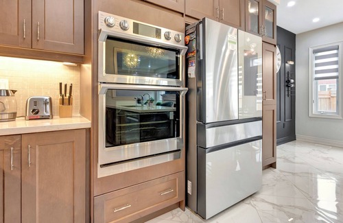 Stouffville Casa | Luxurious! Centrally located entire Home, Office & Wi-Fi