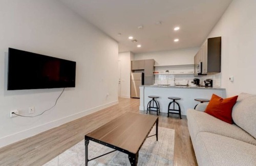 Pflugerville Apartamento | Luxurious 1:1 Suite, Pool, Billiards; 17min Domain