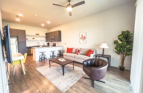 Pflugerville Apartamento | Luxurious 1:1 Suite, Pool, Billiards; 17min Domain