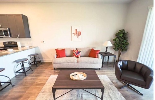 Pflugerville Apartamento | Luxurious 1:1 Suite, Pool, Billiards; 17min Domain