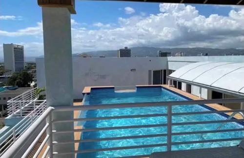 New Kingston Apartamento | Luxurious 1-bedroom apartment in amazing Kingston with WiFi, AC, rooftop pool.