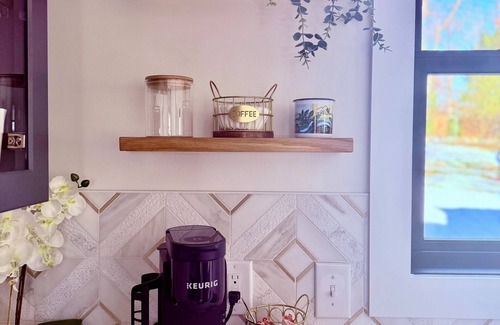 Arlington Casa | Luxurious 1-BR tiny house in Arlington, VA near Washington DC + deck/backyard