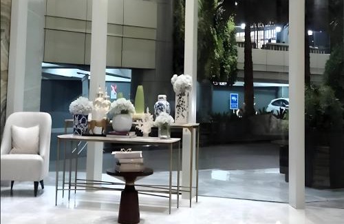 Surabaya Apartamento | Luxurious 1 Icon 3BR Apartment in Tunjungan Plaza 6 Surabaya City Centre by Le Ciel Hospitality