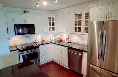 Lakeview Condominio | Luxurious, 1200 square foot, two bedroom condo