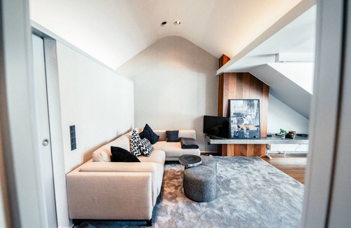 Hollerich Apartamento | Luxurious 1BR Apt w Prkg & Jacuzzi Btub