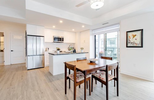 Innisfil Condominio | Luxurious 2-Bed, 2-Bath Furnished - 5 Star Resort