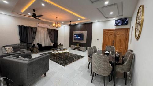 Fatehjang Apartamento | Luxurious 2 Bed Apartment in Top City Islamabad