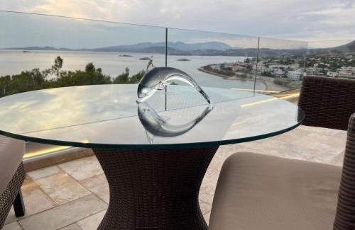 Saronida Apartamento | Luxurious 2-Bed Seaside Apartment in Saronida