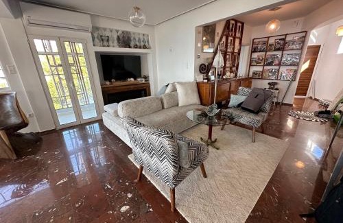 Saronida Apartamento | Luxurious 2-Bed Seaside Apartment in Saronida