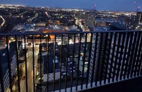 Barking Apartamento | Luxurious 2 bed with breathtaking view!
