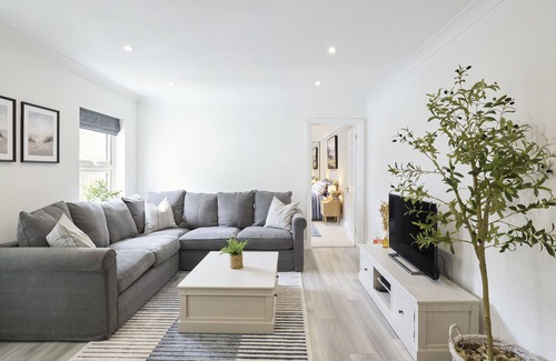 Ferndown Apartamento | Luxurious 2 bedroom apartment situated on a golf course.