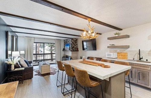 Kirkwood Apartamento | Luxurious 2 Bedroom Base Camp Condo - Steps from Kirkwood Village condo