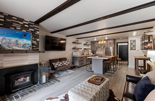 Kirkwood Condominio | Luxurious 2 Bedroom Base Camp Condo - Steps From Kirkwood Village 2 Condo by Redawning