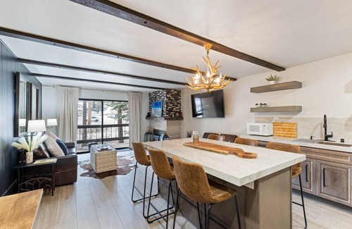 Kirkwood Condominio | Luxurious 2 Bedroom Base Camp Condo - Steps From Kirkwood Village 2 Condo by Redawning