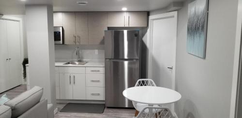Winnipeg Casa | Luxurious 2 bedroom basement suite