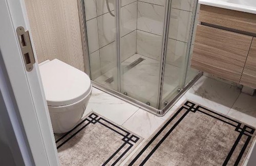 Bahcelievler Apartamento | Luxurious 2 bedroom flat with pool and garden.
