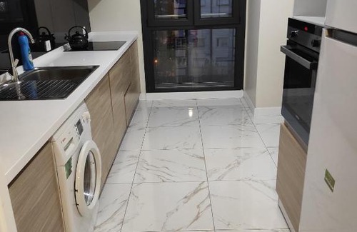 Bahcelievler Apartamento | Luxurious 2 bedroom flat with pool and garden.