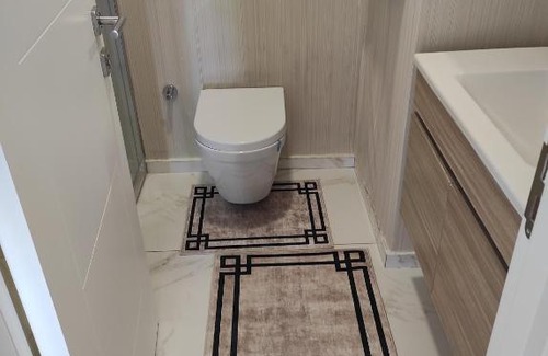 Bahcelievler Apartamento | Luxurious 2 bedroom flat with pool and garden.