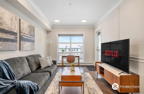 Currie Barracks Casa | Luxurious 2 Bedroom Suite near MRU and Downtown with Free Underground Parking Wifi and More