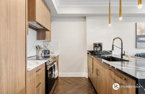 Currie Barracks Casa | Luxurious 2 Bedroom Suite near MRU and Downtown with Free Underground Parking Wifi and More