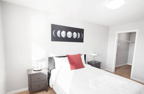 Fort Gary Casa | Luxurious 2 Bedroom Townhouse with Garage & Wi-Fi!