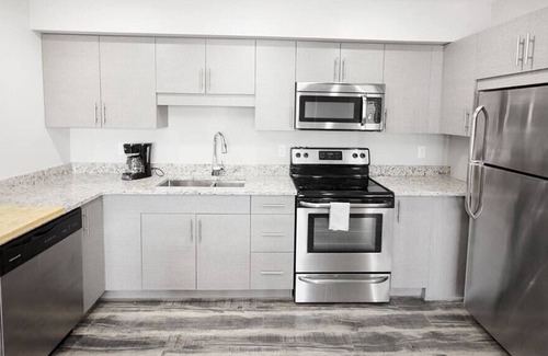 Fort Gary Casa | Luxurious 2 Bedroom Townhouse with Garage & Wi-Fi!