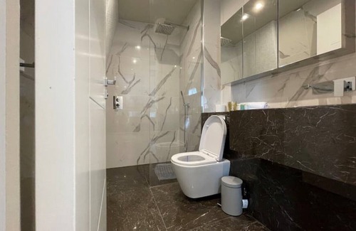 Chigwell Apartamento | Luxurious 2 BR, 2 BA Apt, Desirable Chigwell