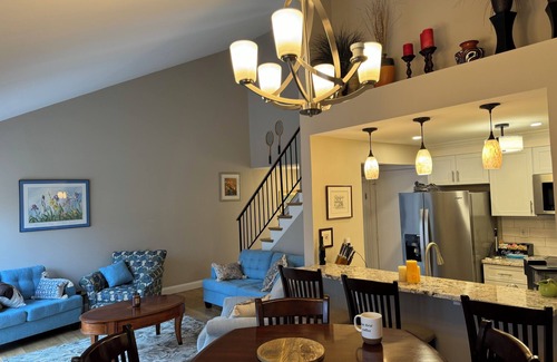 Colonie Casa | Luxurious 2-BR, 2-full bath townhome in lovely Colonie. Garage, deck, 1-TB WiFi